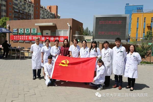 4、格兰二期社区义诊.jpg